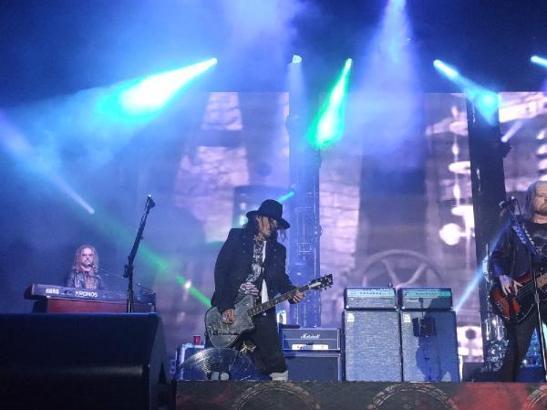 Johnny Depp İstanbul'da hayranlarıyla buluştu