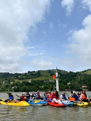 'Batık minare' çevresinde kano ile gezi