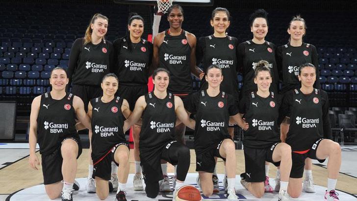 A Milli Kadın Basketbol Takımı basınla bir araya geldi