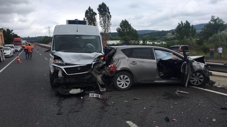 Bursa’da 3 aracın karıştığı zincirleme kaza: 2 yaralı