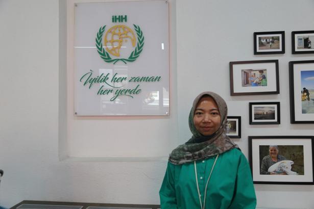 Endonezyalı öğrenci deprem bölgeleri için 100 bin liralık yardım topladı