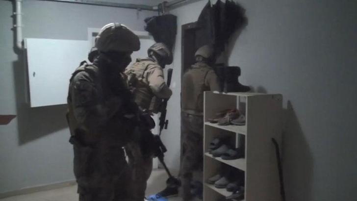 Maltepe'de bombalı pankart asan 3 kişi gözaltına alındı