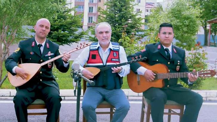 Sivas'ta jandarmadan Aşık Veysel temalı 184'üncü yıl klibi