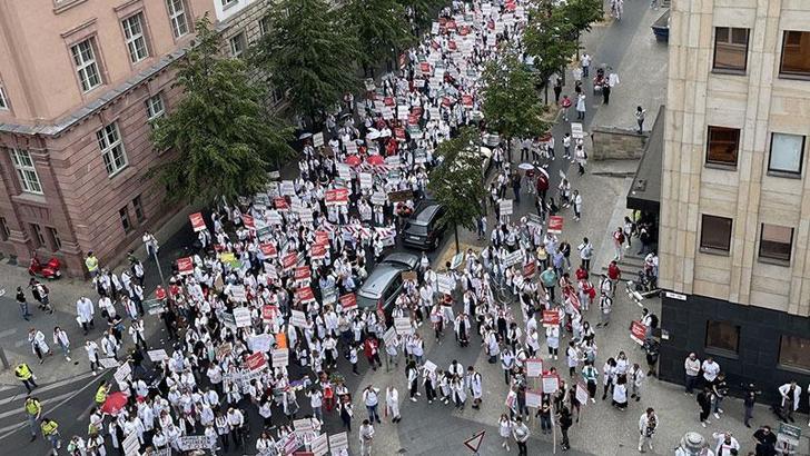 Almanya Sağlık Bakanı’ndan ilginç grev paylaşımı