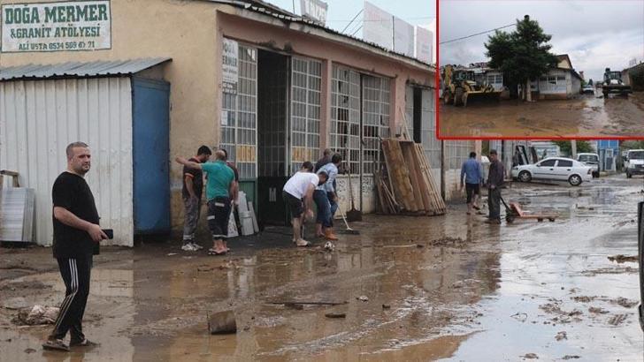 Bingöl'de sağanak; iş yerlerini su bastı