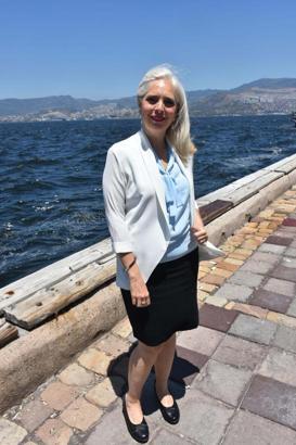 Egeli bilim insanları İzmir Körfezi'ni kirleten algleri katma değerli ürüne çevirecek