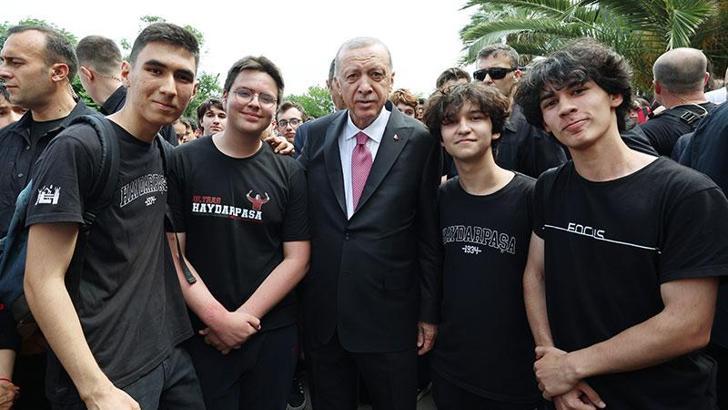 Cumhurbaşkanı Erdoğan, Haydarpaşa Anadolu Lisesi karne töreninde konuştu