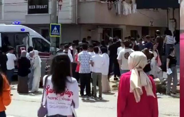 Lise öğrencisi, karne töreninden çıkan arkadaşını kazara silahla yaraladı