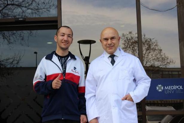 Üniversite yıllarında tanıştığı Parkinson’u beyin pili ile yendi