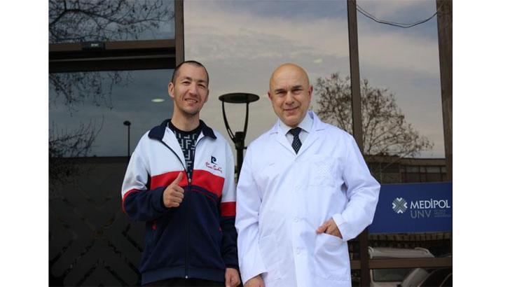 Üniversite yıllarında tanıştığı Parkinson’u beyin pili ile yendi