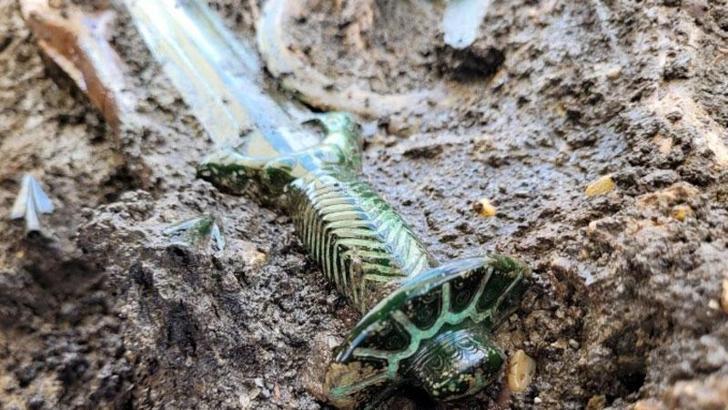 Almanya’da 3 bin yıllık bronz kılıç bulundu