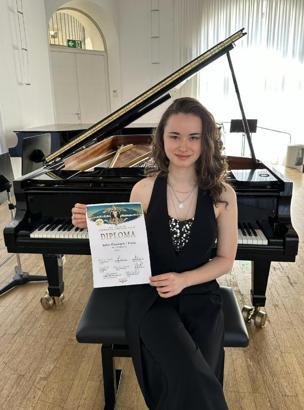 Nehir, uluslararası yarışmada birinci oldu