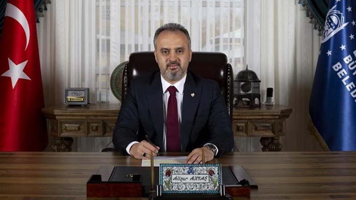 Bursa Büyükşehir Belediyesi sanatçı Hüseyin Turan'ın konserini iptal etti