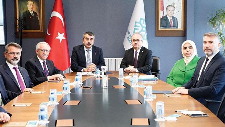 Bakan Tekin, Türkiye Maarif Vakfı'nı ziyaret etti