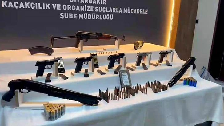 Eğlence mekanında zulalanmış silahlar ele geçirildi