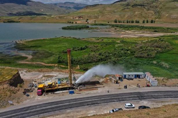 Çalışmalar sonuç verdi; Erciş'te 750 metrede jeotermal su bulundu