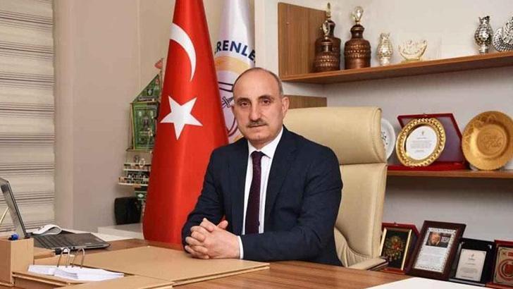 Makamında kalp krizi geçiren Erenler Belediye Başkanı, hayatını kaybetti