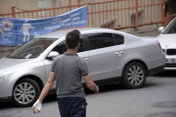 Kağıthane'de sürücüsünün vitesi karıştırdığı otomobil 8 metreden alt sokağa uçtu