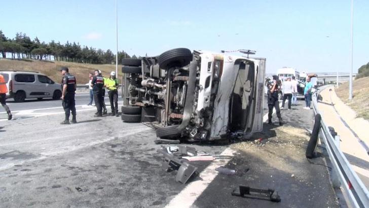 Silivri'de sapağı kaçıran sürücü kazaya neden oldu: 1'i ağır 3 yaralı
