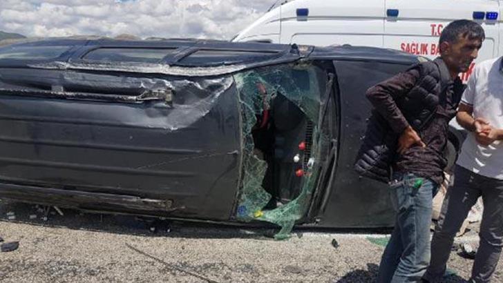 Ağrı'da hafif ticari araç devrildi: 1 çocuk öldü, 6 yaralı