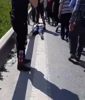 Kadıköy'de polisten kaçan sürücü polislere çarptı