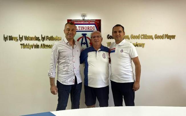 Altınordu'da Küçüktaka imzaladı