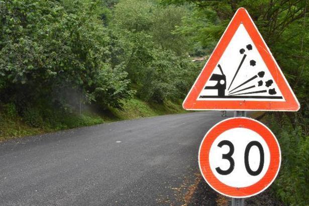 'Ölüm yolu'nda çalışma başladı, kazalarda ölenlerin yakınları kurban kesti