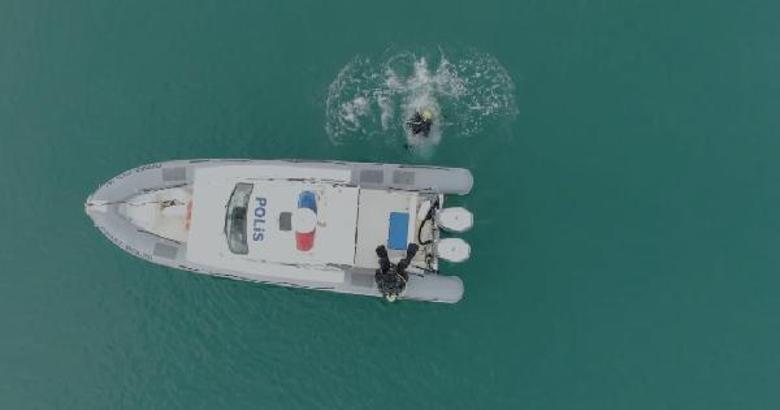 Van Gölü'ne dalış yapan kurbağa adamlar, eski zamanlara ait 'su künkü' buldu