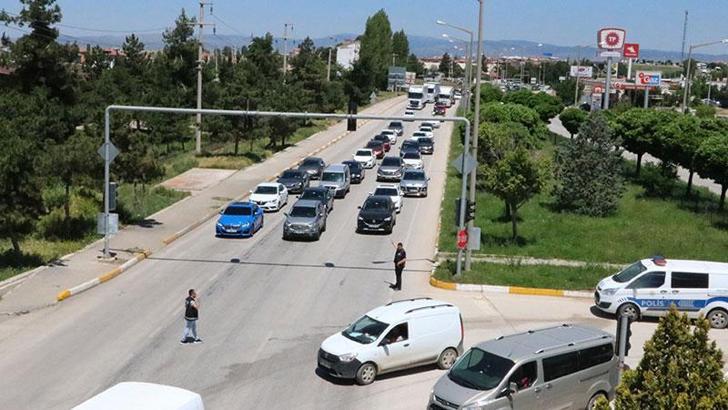 Afyonkarahisar- Antalya kara yolunda bayram yoğunluğu