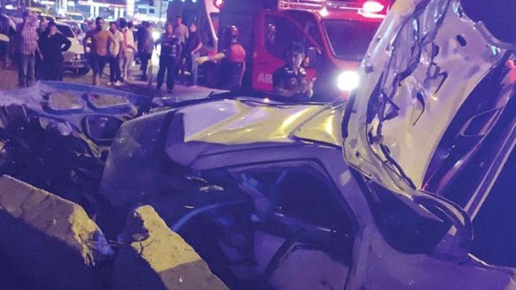 Osmaniye'de otomobil karşı ÅŸeride geçip duvara çarptı: 2 ölü