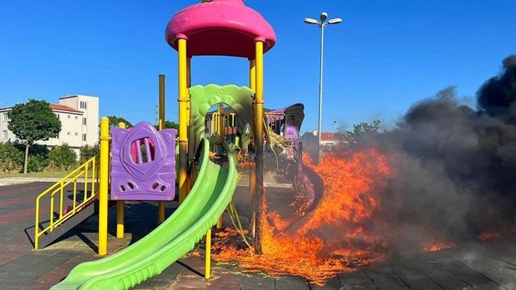 Çorlu'da parktaki çocuk oyun grupları yakıldı