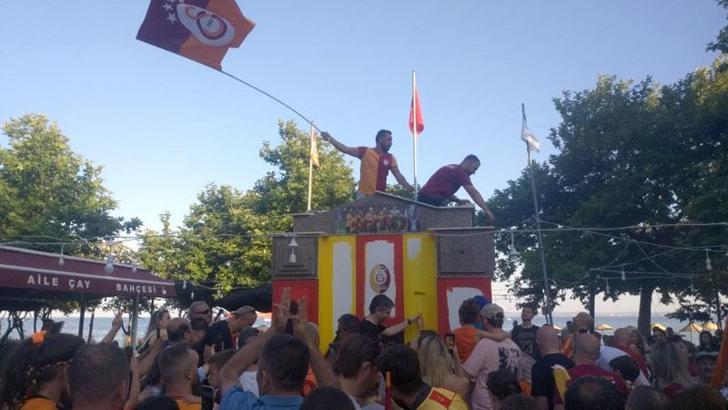 Şarköy'de 'taraftar çeşmesi' sarı-kırmızı renklere boyandı