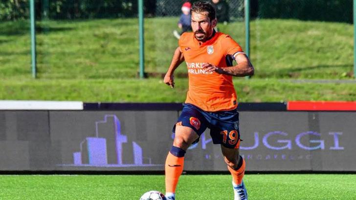 Başakşehir, Şener Özbayraklı ile 1 yıllık sözleşme imzaladı