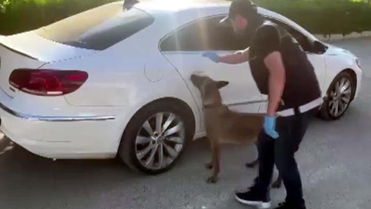 Meyve suyu kutularına gizlenmiş 4 kilo 630 gram uyuşturucuyu 'Hazal' buldu
