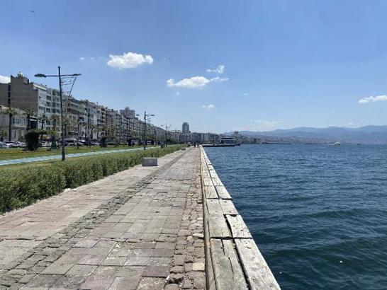 İzmir'de Kordon Boyu boş kaldı