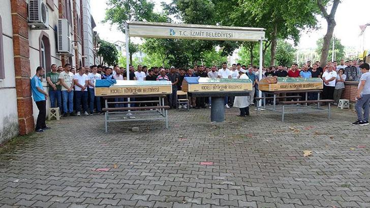 Trafik kazasında hayatını kaybeden anne, kızı ve torunu toprağa verildi