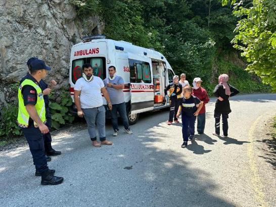 Uzungöl’de otomobil şarampole devrildi: 4 yaralı