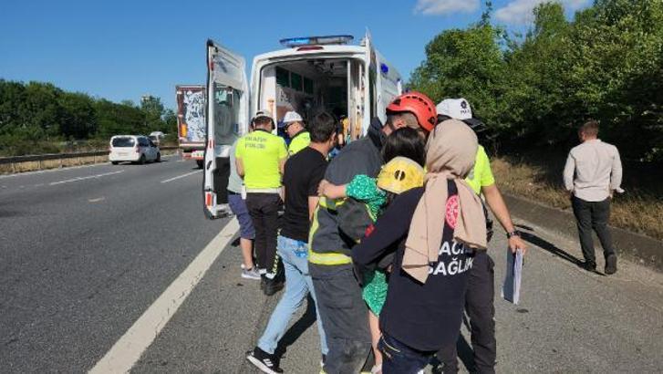 Düzce'de yolcu otobüsü ile 3 otomobil birbirine girdi: 12 yaralı