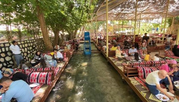Mardin’in Midyat ve Kızıltepe ilçelerindeki mesire alanlarında bayram yoğunluğu
