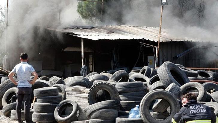 Bursa'da, oto lastikçide yangın