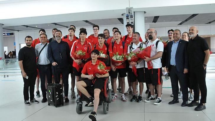 Dünya üçüncüsü U19 Erkek Basketbol Milli Takımı yurda döndü