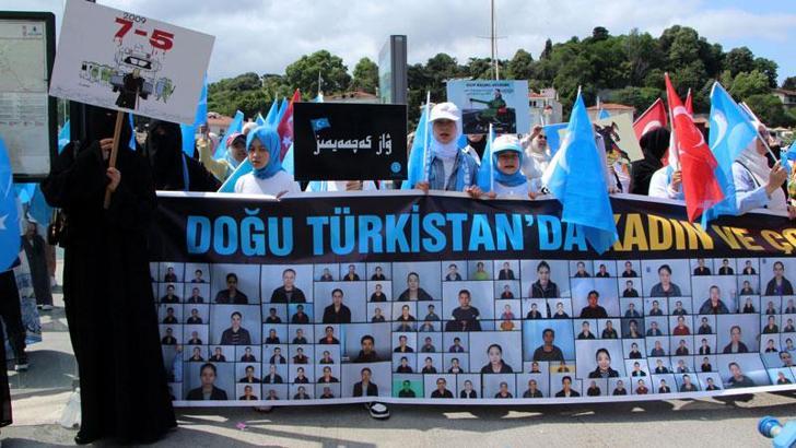 Çin Konsolosluğu önünde ‘Urumçi’ protestosu