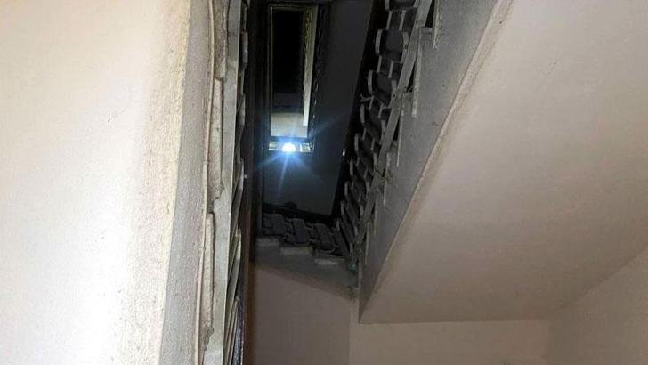 5'inci kattan merdiven boşluğuna düşen bebek yaralandı