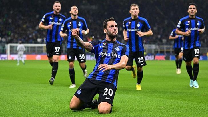 Inter, Hakan Çalhanoğlu'nun sözleşmesini 2027 yılına kadar uzattı