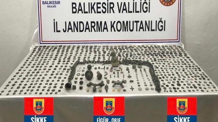 Balıkesir'de 2 bin 139 sikke ve 52 tarihi obje ele geçirildi