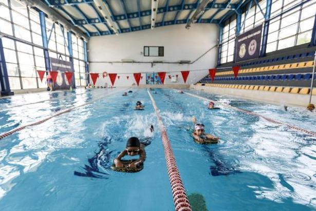 Buca Belediyesi yüzme kurslarına büyük ilgi