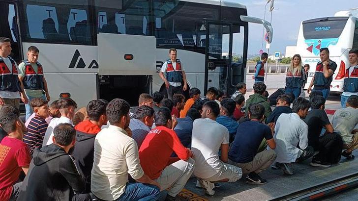Kocaeli'de 221 kaçak göçmen sınır dışı edildi