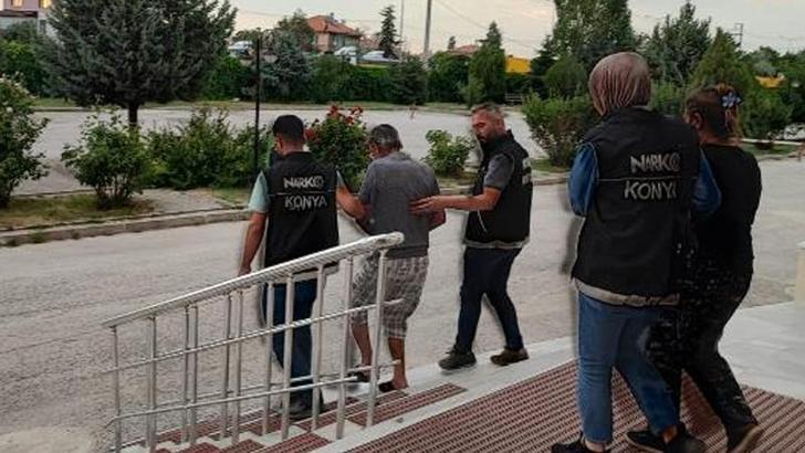 Otomobillerinde 33 bin uyuşturucu hap ile yakalanan çift tutuklandı