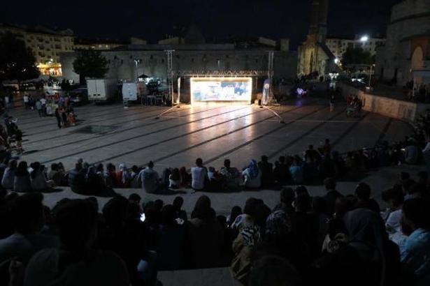 Sivas'ta açık hava sineması kuruldu
