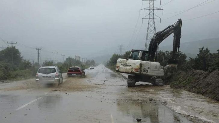 Sakarya'da sağanak hayatı olumsuz etkiledi